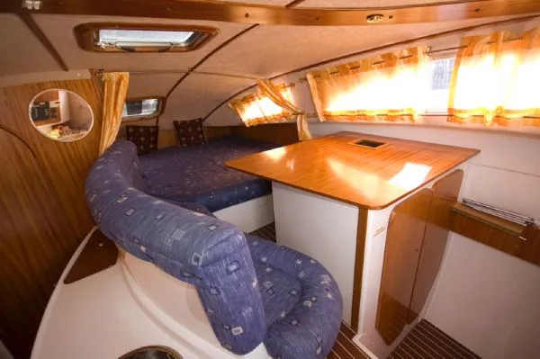 Slide: The Image of Bond Yachts MOTORCAT 30 MD 2007 - 5