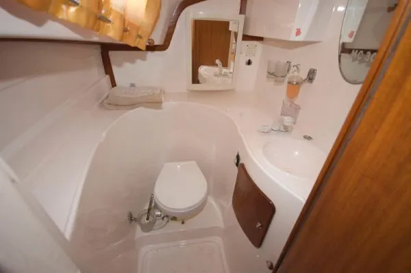 Slide: The Image of Bond Yachts MOTORCAT 30 MD 2007 - 8