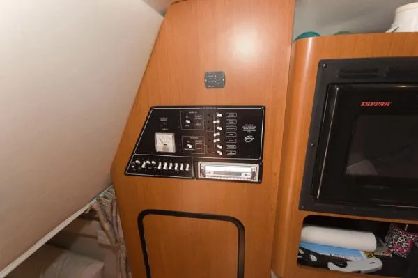 Slide: The Image of Crownline Boats 270 CR 2005 - 8