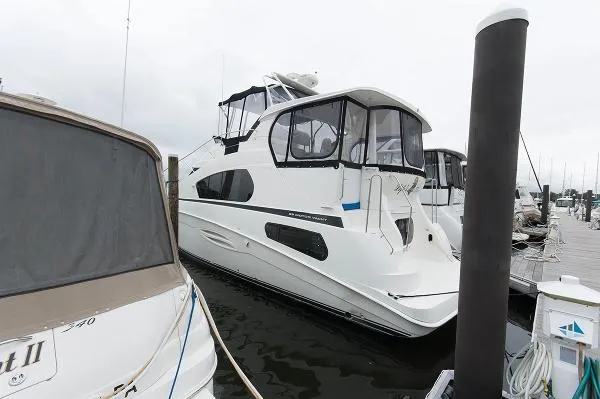 Slide: The Image of Silverton 39 Motor Yacht 2002 - 4