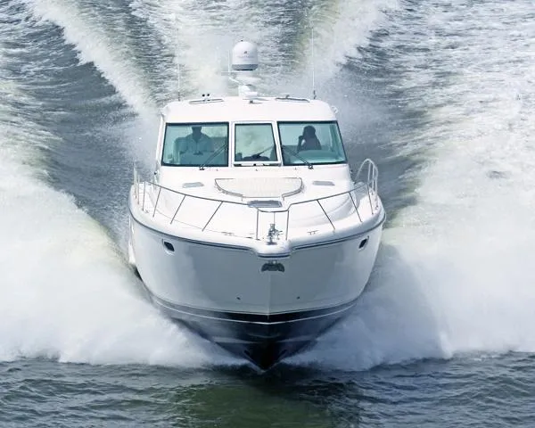 Slide: The Image of Tiara 4400 Sovran 2005 - 1