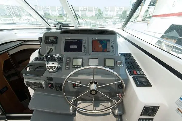 Slide: The Image of Tiara 4400 Sovran 2005 - 6