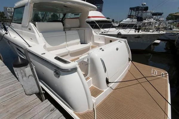 Slide: The Image of Tiara 4400 Sovran 2005 - 9