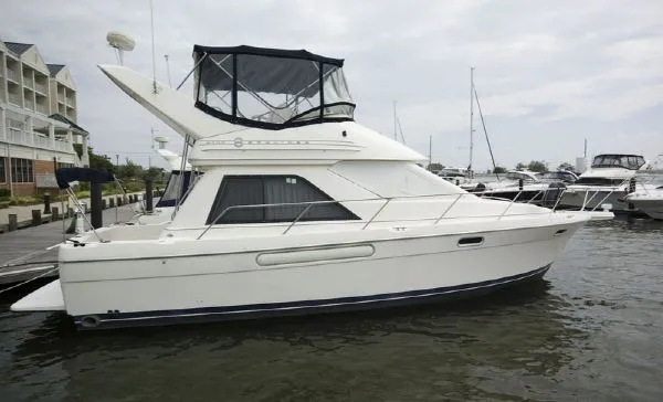 Slide: The Image of Bayliner 3788 Command Bridge Motoryacht (MD) 1997 - 0