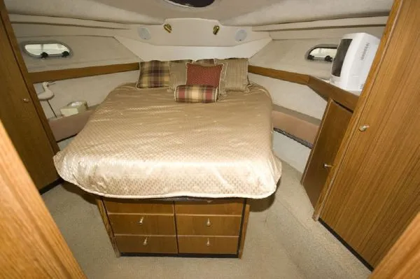 Slide: The Image of Bayliner 3788 Command Bridge Motoryacht (MD) 1997 - 4