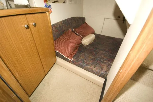 Slide: The Image of Bayliner 3788 Command Bridge Motoryacht (MD) 1997 - 5