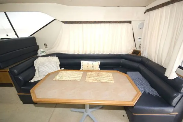 Slide: The Image of Bayliner 3788 Command Bridge Motoryacht (MD) 1997 - 7