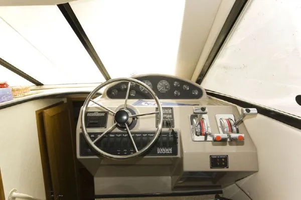 Slide: The Image of Bayliner 3788 Command Bridge Motoryacht (MD) 1997 - 9