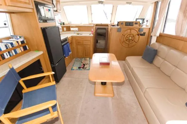 Slide: The Image of Mainship 390 Trawler (MD) 1999 - 3