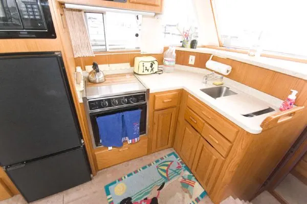 Slide: The Image of Mainship 390 Trawler (MD) 1999 - 4