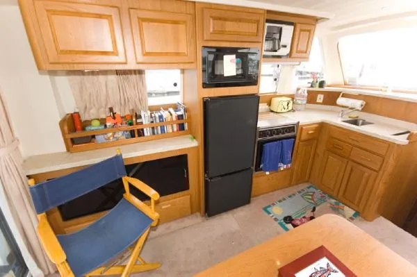 Slide: The Image of Mainship 390 Trawler (MD) 1999 - 5