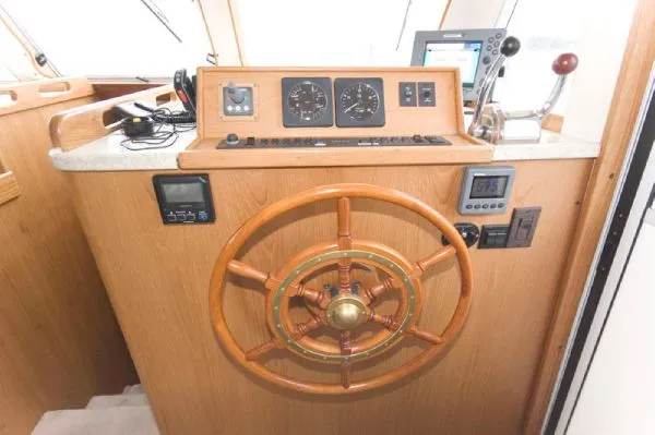 Slide: The Image of Mainship 390 Trawler (MD) 1999 - 7