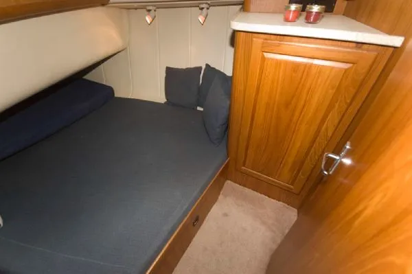 Slide: The Image of Mainship 390 Trawler (MD) 1999 - 9