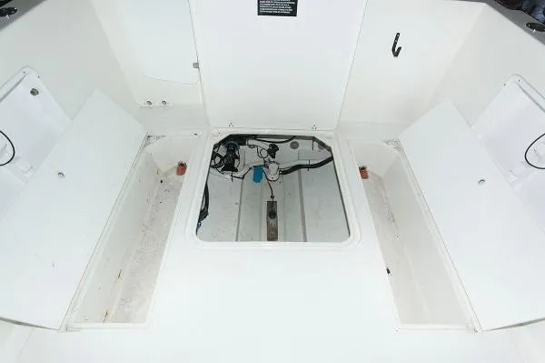 Slide: The Image of Osprey Pilothouse 24 Fisherman 2006 - 10