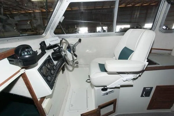 Slide: The Image of Osprey Pilothouse 24 Fisherman 2006 - 11