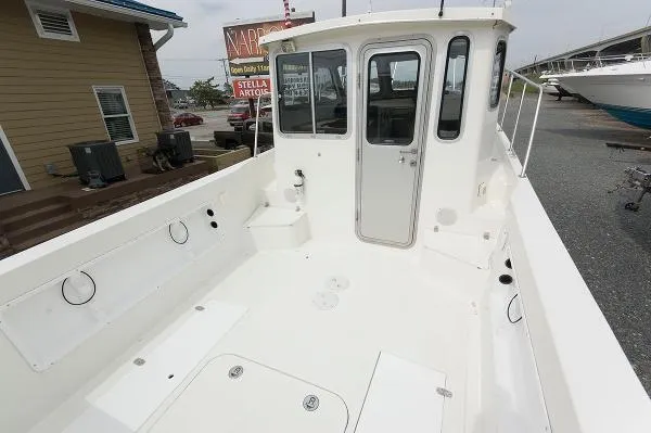Slide: The Image of Osprey Pilothouse 24 Fisherman 2006 - 4