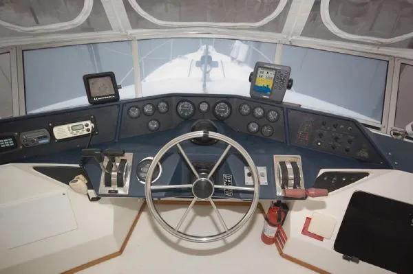 Slide: The Image of Sea Ray 345 Sedan Bridge 2 STATEROOM (MD) 1989 - 11