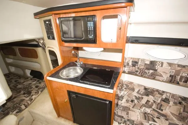 Slide: The Image of Rinker 270 Express Cruiser (MD) 2004 - 3