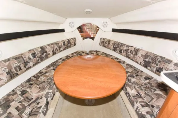 Slide: The Image of Rinker 270 Express Cruiser (MD) 2004 - 4
