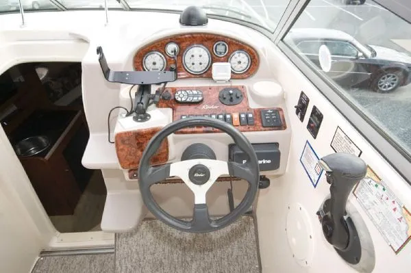 Slide: The Image of Rinker 270 Express Cruiser (MD) 2004 - 7