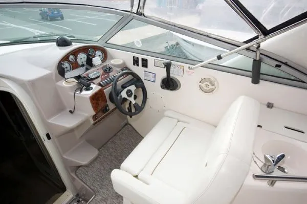 Slide: The Image of Rinker 270 Express Cruiser (MD) 2004 - 8