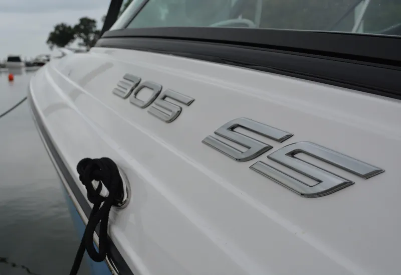 Slide: The Image of Monterey 305SS Super Sport 2023 boat, close-up of logo. - 29