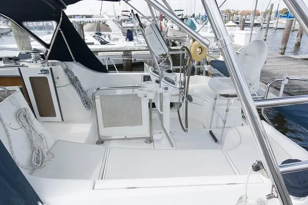 Slide: The Image of Hunter 41 Deck Salon 2007 - 9