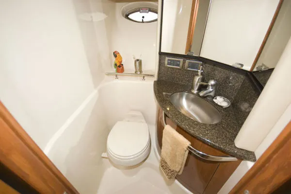 Slide: The Image of Sea Ray 44 Sundancer MD 2006 - 9