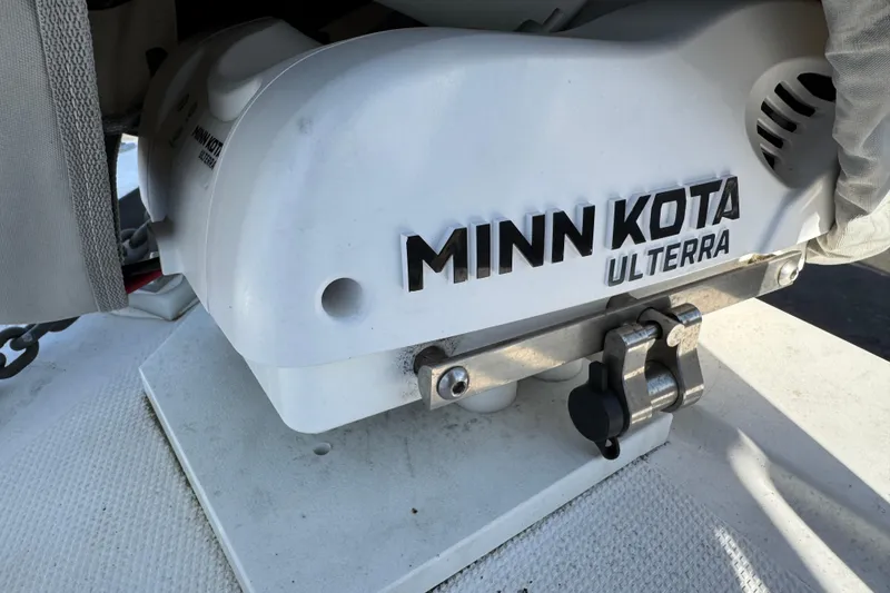 Slide: The Image of Minn Kota Ulterra motor on 2008 Steiger Craft 23 Miami boat deck. - 20