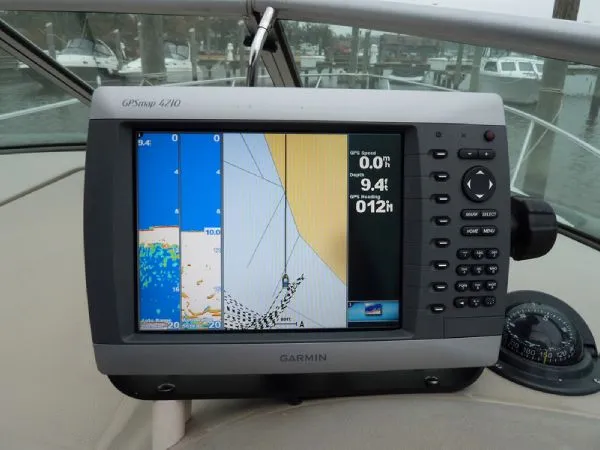 Slide: The Image of Sea Ray 280 Sundancer MD 2004 - 6
