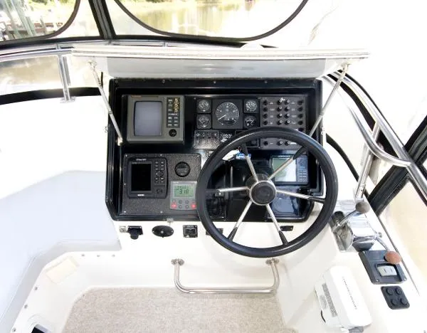 Slide: The Image of Albin 32 Command Bridge 1996 - 10