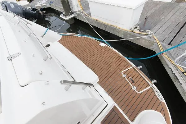 Slide: The Image of Rinker 360 Express Cruiser 2009 - 9