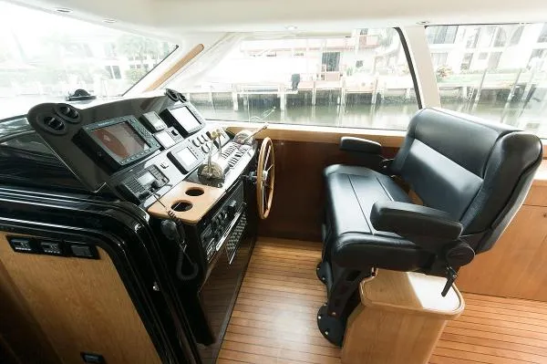 Slide: The Image of Tiara 5200 Sovran Salon 2004 - 4
