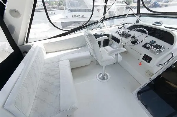 Slide: The Image of Bayliner 4788 Pilot House Motoryacht 1996 - 5