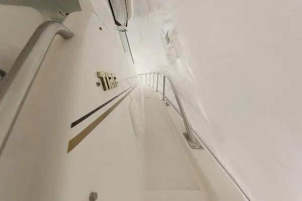 Slide: The Image of Tiara 4300 Open 2000 - 6