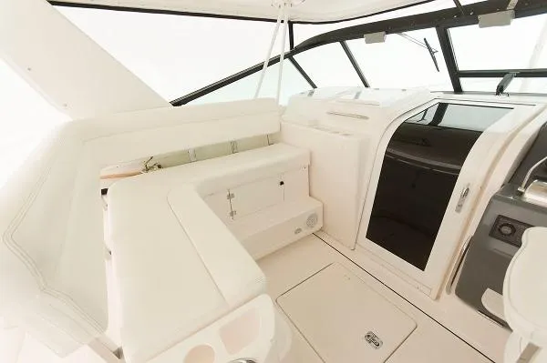 Slide: The Image of Tiara 4300 Open 2000 - 9