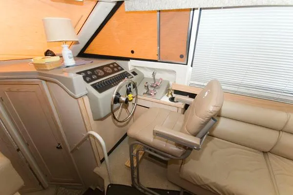 Slide: The Image of Bayliner 4087 Aft Cabin Motoryacht 1999 - 10