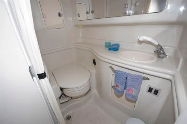 Slide: The Image of Sea Ray 320 Sundancer MD 2006 - 9