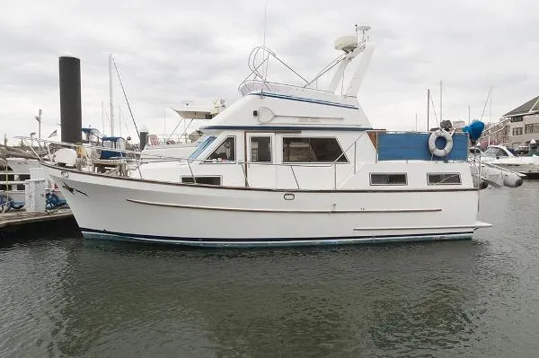Slide: The Image of Ta Chiao CT 35 Sundeck MY Trawler 1986 - 0