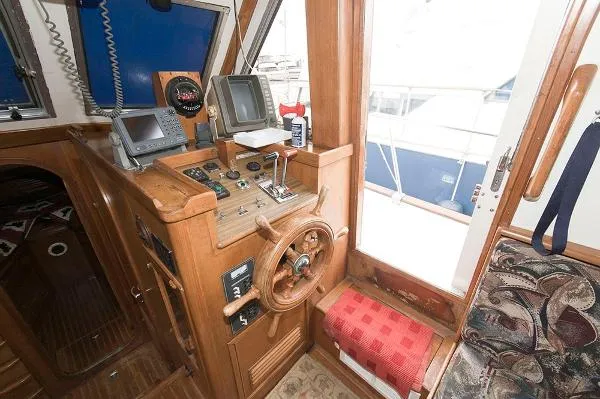 Slide: The Image of Ta Chiao CT 35 Sundeck MY Trawler 1986 - 5