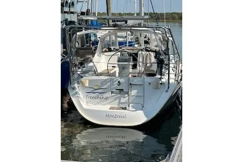 Slide: The Image of 2006 Beneteau Oceanis Clipper 393 sailboat docked at marina. - 12