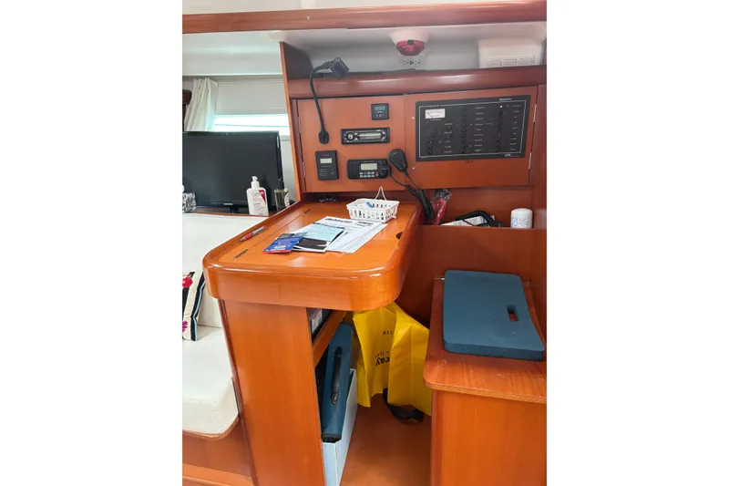 Slide: The Image of Beneteau Oceanis Clipper 393 2006 - 21