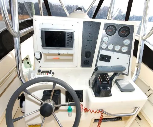Slide: The Image of World Cat 26 Center Console 1998 - 6
