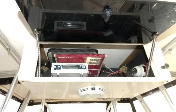 Slide: The Image of World Cat 26 Center Console 1998 - 8