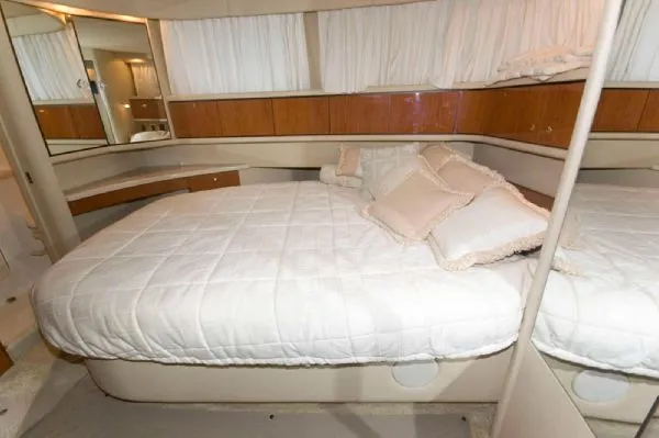 Slide: The Image of Sea Ray 380 AFT CABIN DIESEL (MD) 2000 - 10