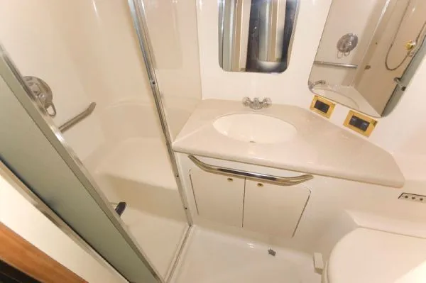 Slide: The Image of Sea Ray 380 AFT CABIN DIESEL (MD) 2000 - 11