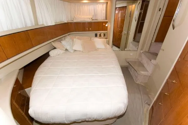 Slide: The Image of Sea Ray 380 AFT CABIN DIESEL (MD) 2000 - 9