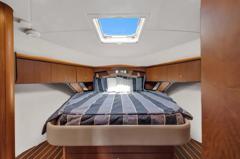 Slide: The Image of Tiara 4300 Sovran 2008 - 26