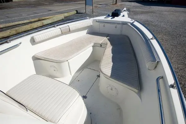 Slide: The Image of Caravelle 230 Seahawk Center Console 2004 - 2