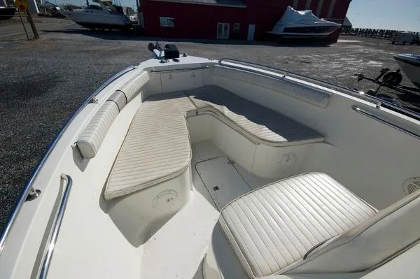 Slide: The Image of Caravelle 230 Seahawk Center Console 2004 - 3